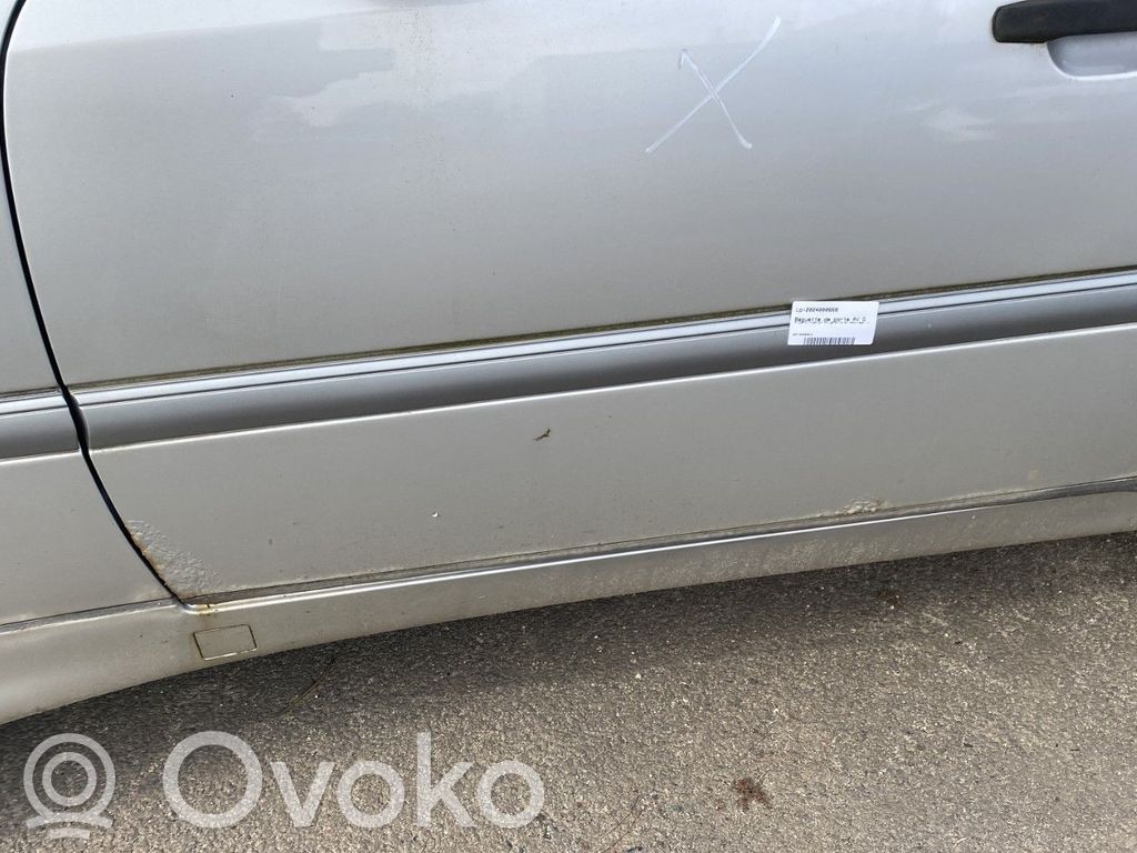 Mercedes-Benz C W202 Rivestimento della portiera anteriore (modanatura)