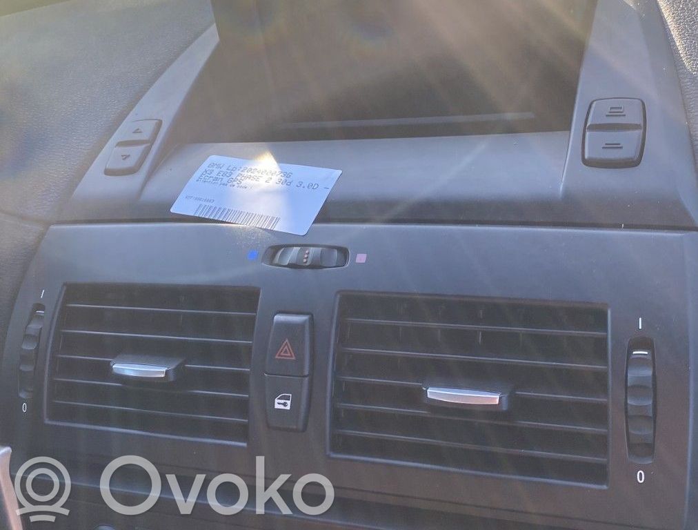 BMW X3 E83 Centrinės oro grotelės 