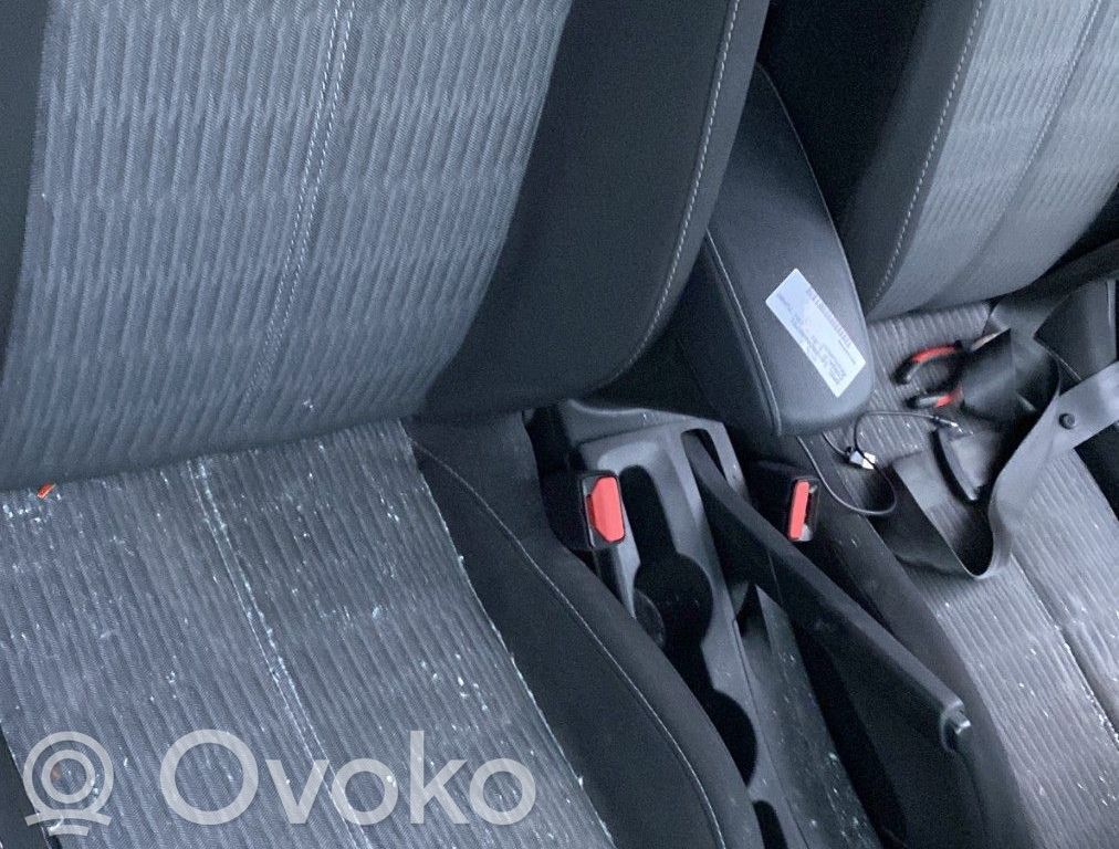 Opel Corsa F Etumatkustajan istuin 