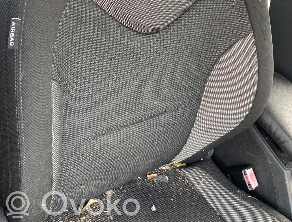 Peugeot 308 Etumatkustajan istuin 