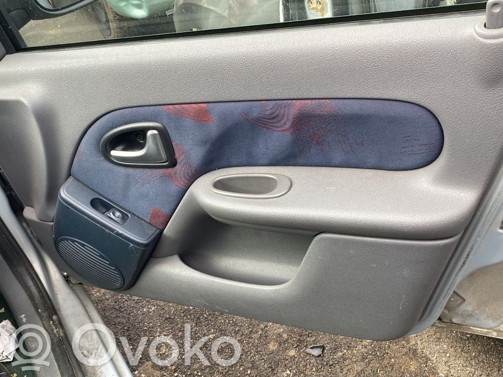 Renault Clio II Priekšējo durvju apdare 