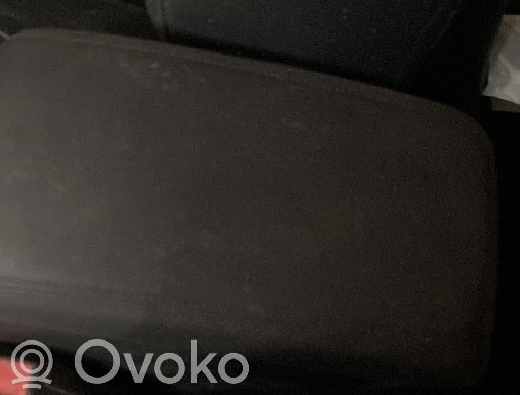 Audi A3 S3 8V Reposabrazos 