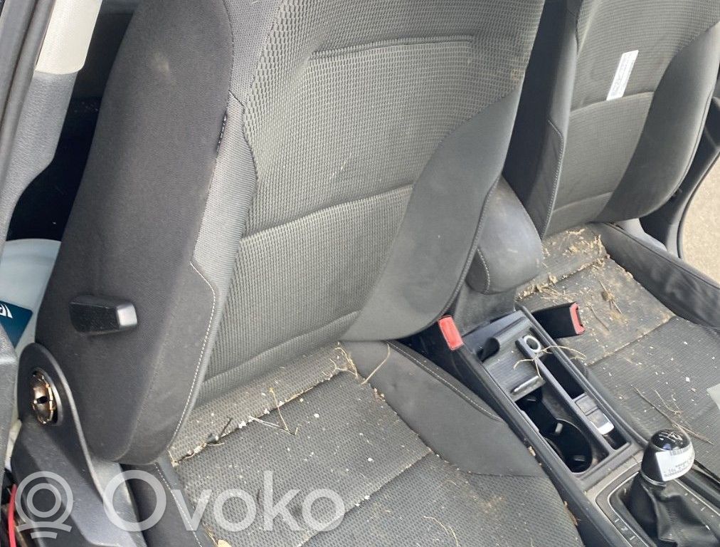 Volkswagen Golf VII Fotel przedni pasażera 