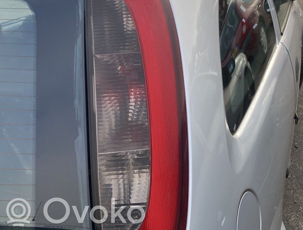Opel Corsa C Lampă spate în caroserie 