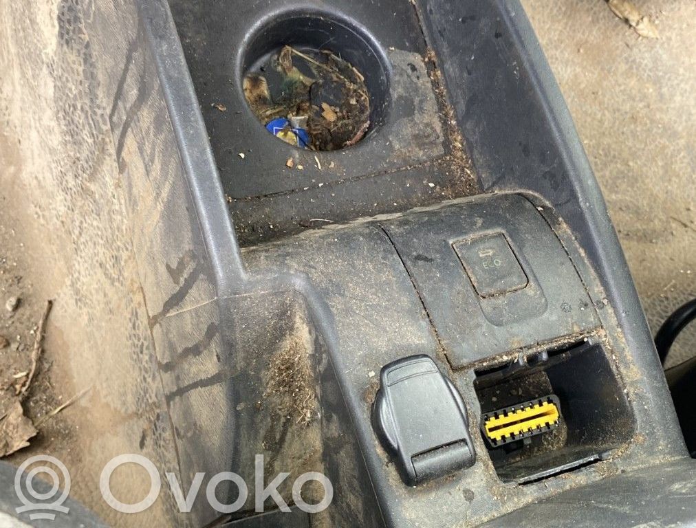 Renault Kangoo II Centrālā konsole 