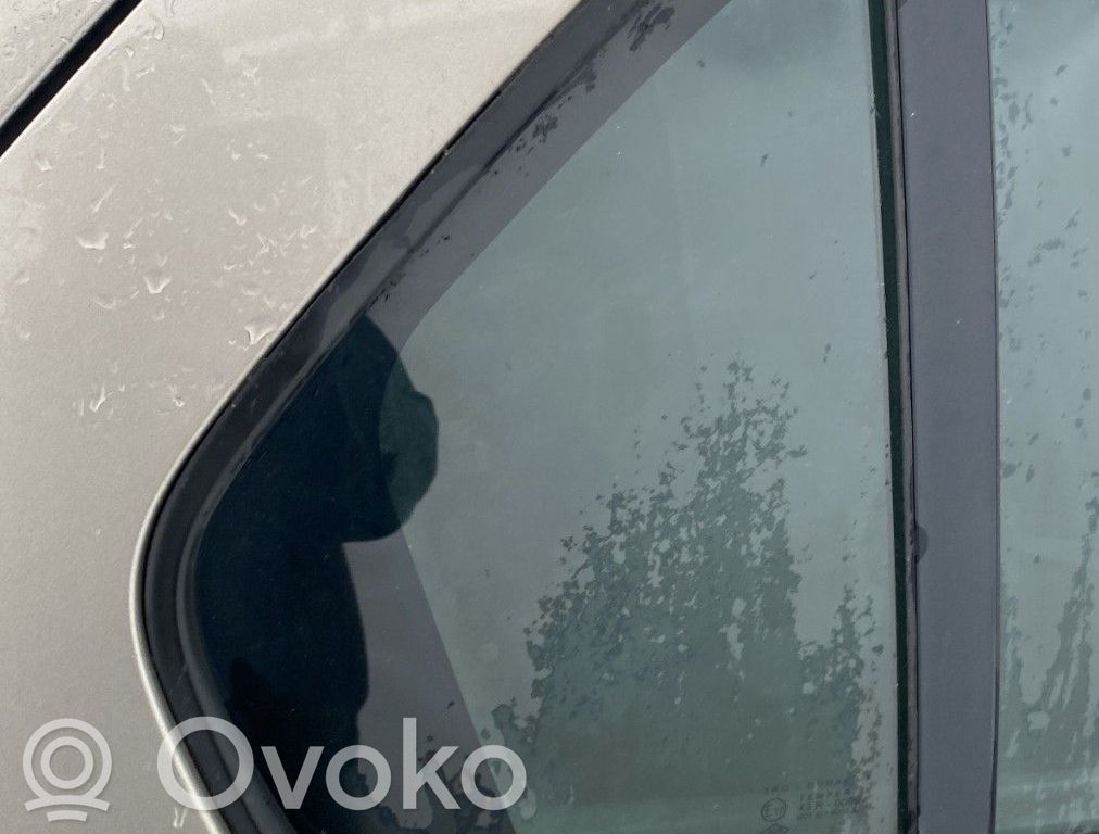 Dacia Logan II Ventanilla de ventilación de la puerta trasera 
