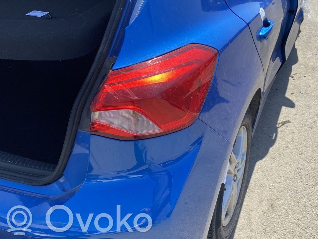 Ford Focus Задний фонарь в кузове 