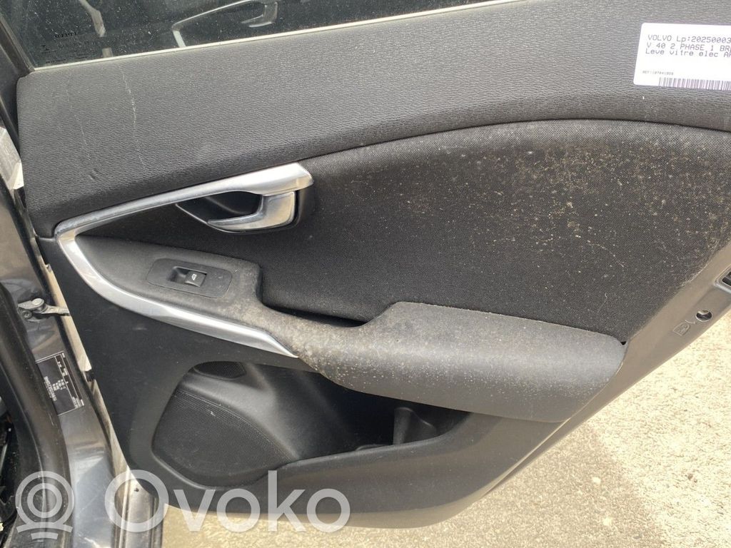 Volvo V40 Moldura del tarjetero de la puerta trasera 