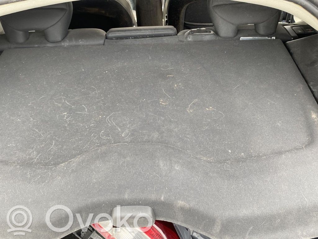 Volvo V40 Hattuhylly 