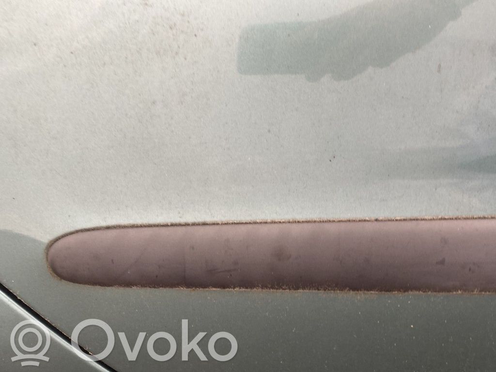 Peugeot 206 Takaoven lista (muoto) 