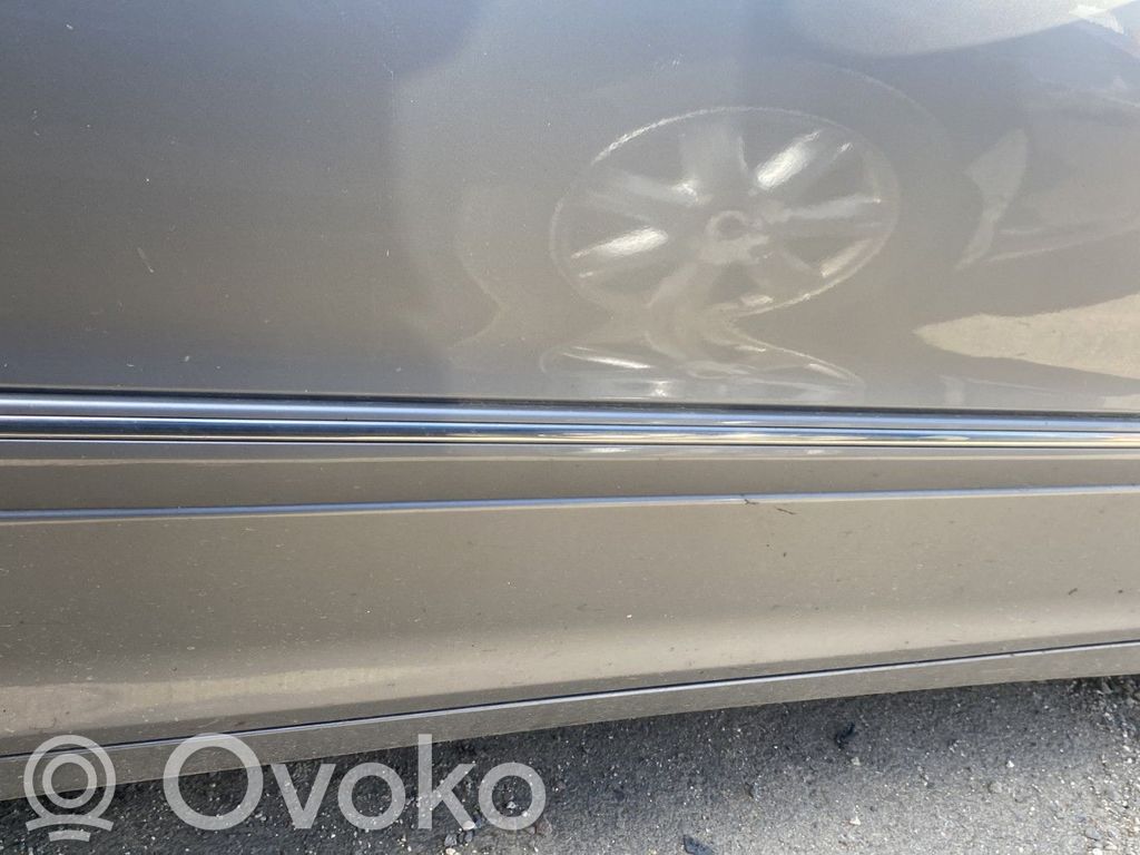 Mercedes-Benz C W203 Listwa drzwi przednich 
