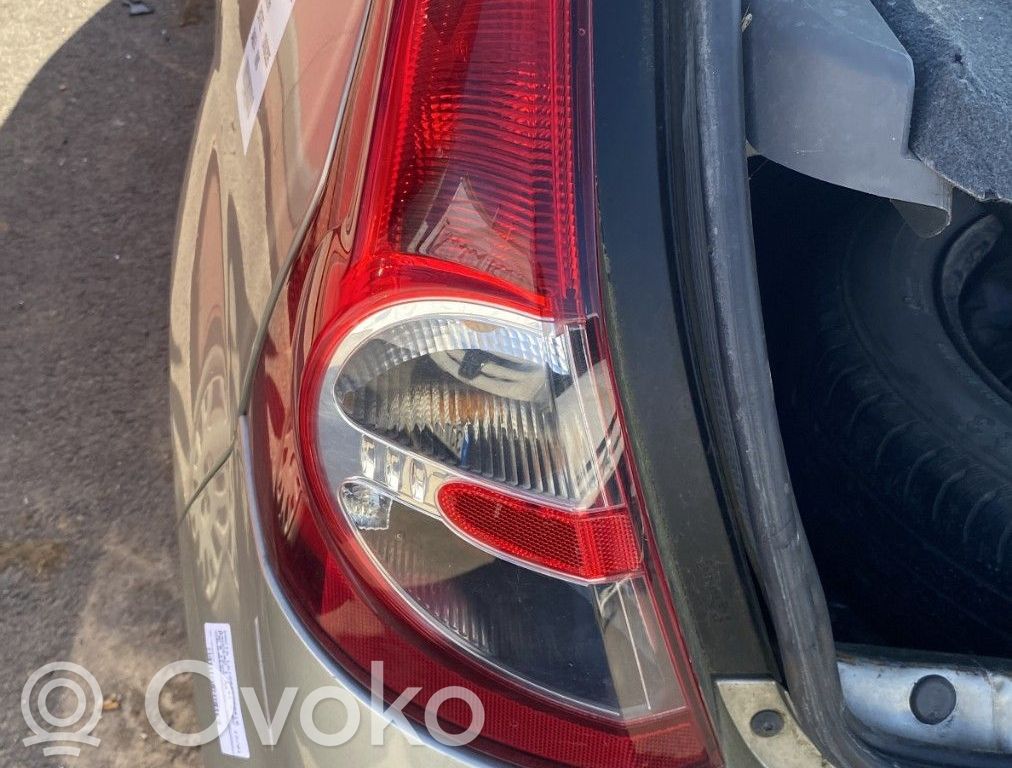Dacia Sandero Lampă spate în caroserie 