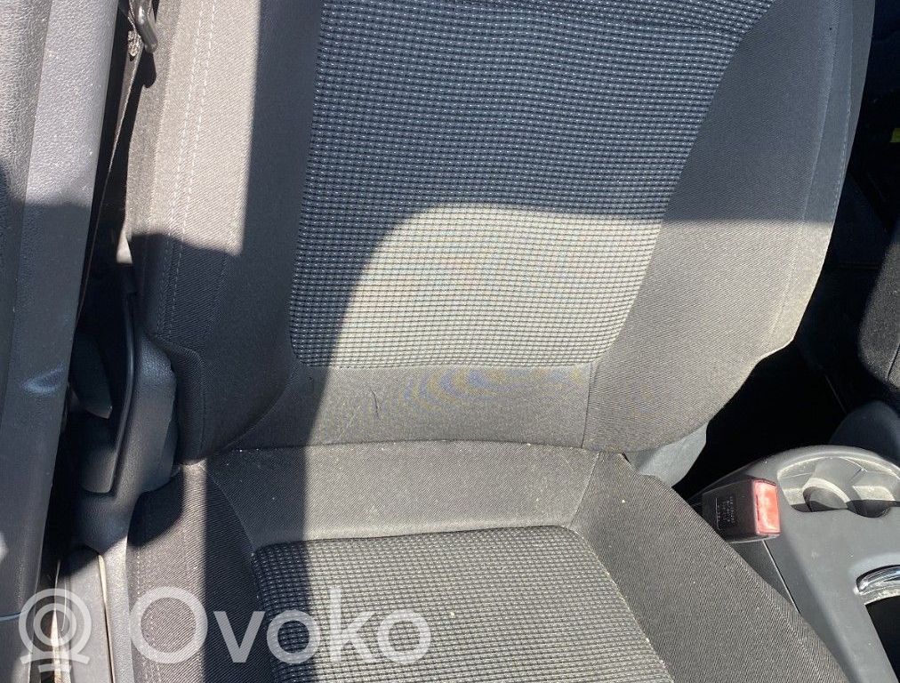 Peugeot 5008 Etumatkustajan istuin