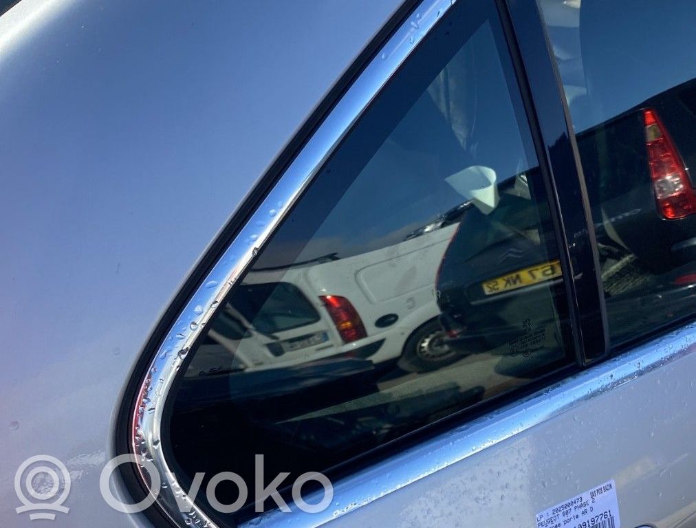 Peugeot 607 Vidrio lateral trasero 