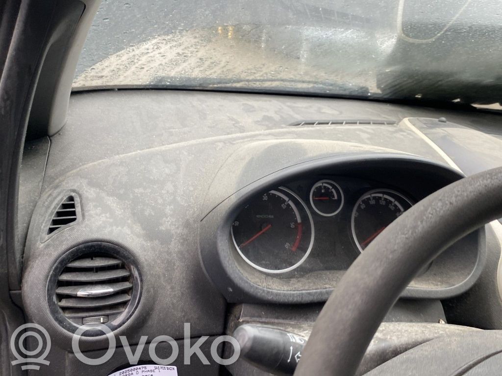 Opel Corsa D Panelis 