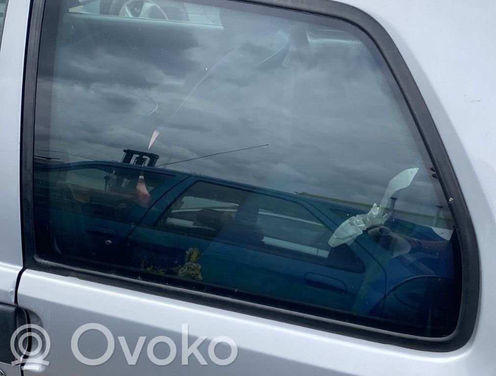 Peugeot 106 Geam lateral spate