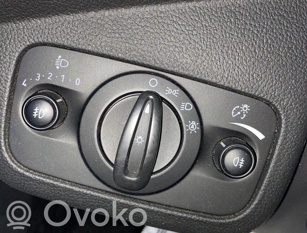 Light switch   1787264
