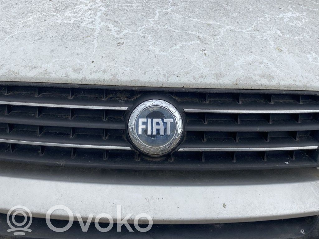 Fiat Punto (188) Etusäleikkö
