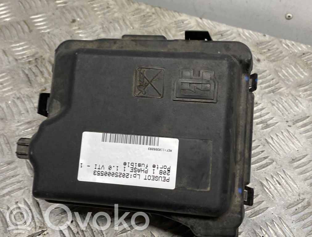 Peugeot 208 I Módulo de fusible 