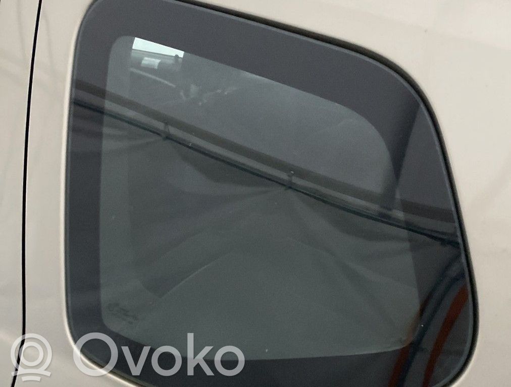 Dacia Duster Szyba karoseryjna tylna 