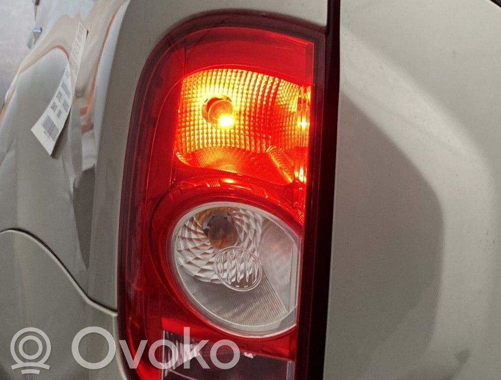 Dacia Duster Lampă spate în caroserie 