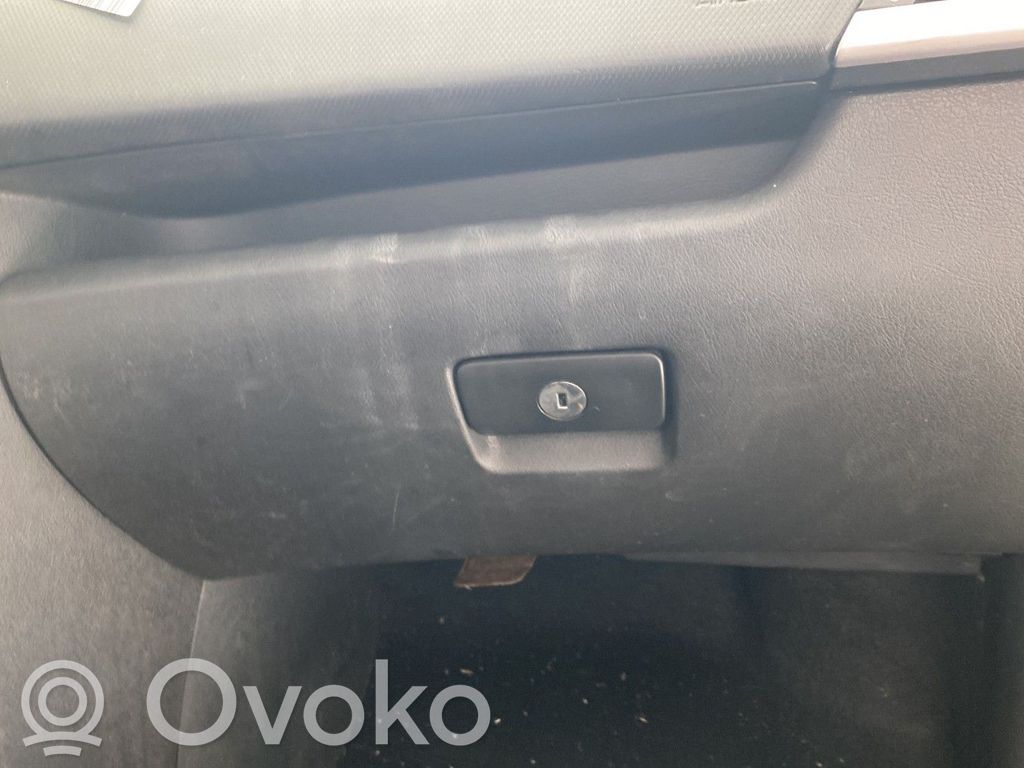 Peugeot 207 Daiktadėžės (bordačioko) komplektas 