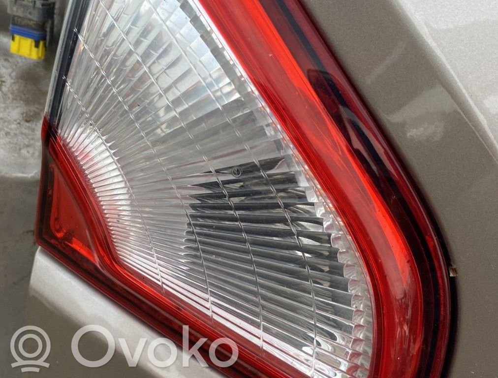 Nissan Qashqai Lampy tylnej klapy bagażnika 