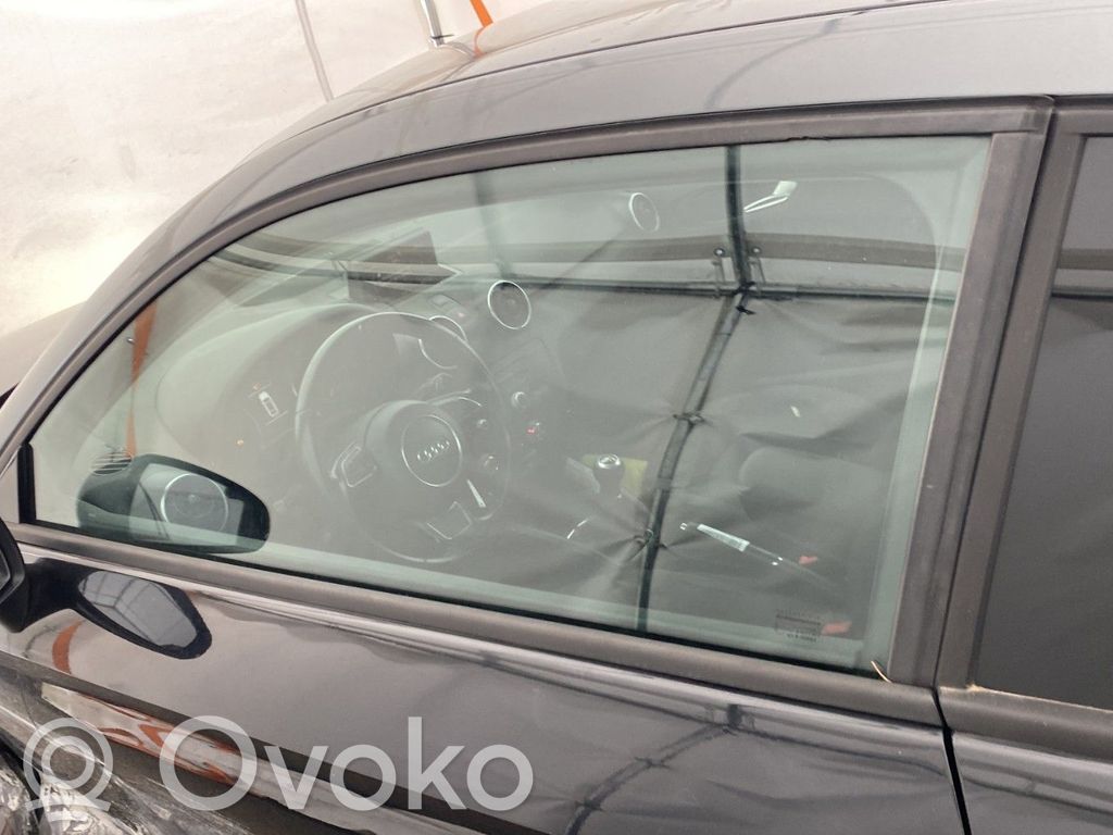 Audi A1 Etuoven ikkunalasi, neliovinen malli 