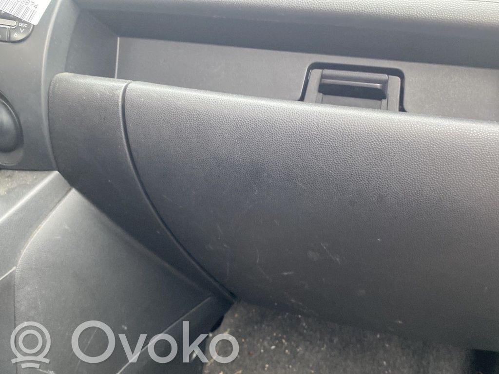 Mazda 2 Daiktadėžės (bordačioko) komplektas 