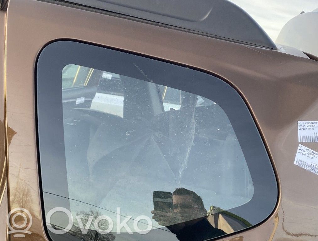 Dacia Duster Szyba karoseryjna tylna 