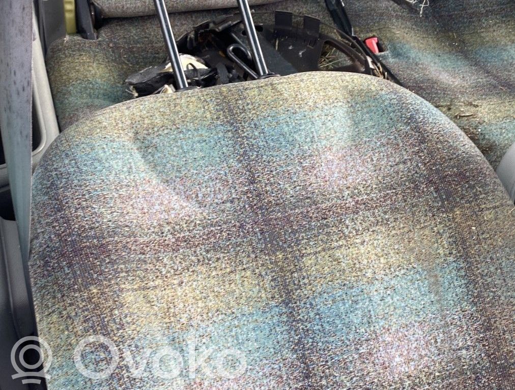 Renault Twingo I Etumatkustajan istuin 
