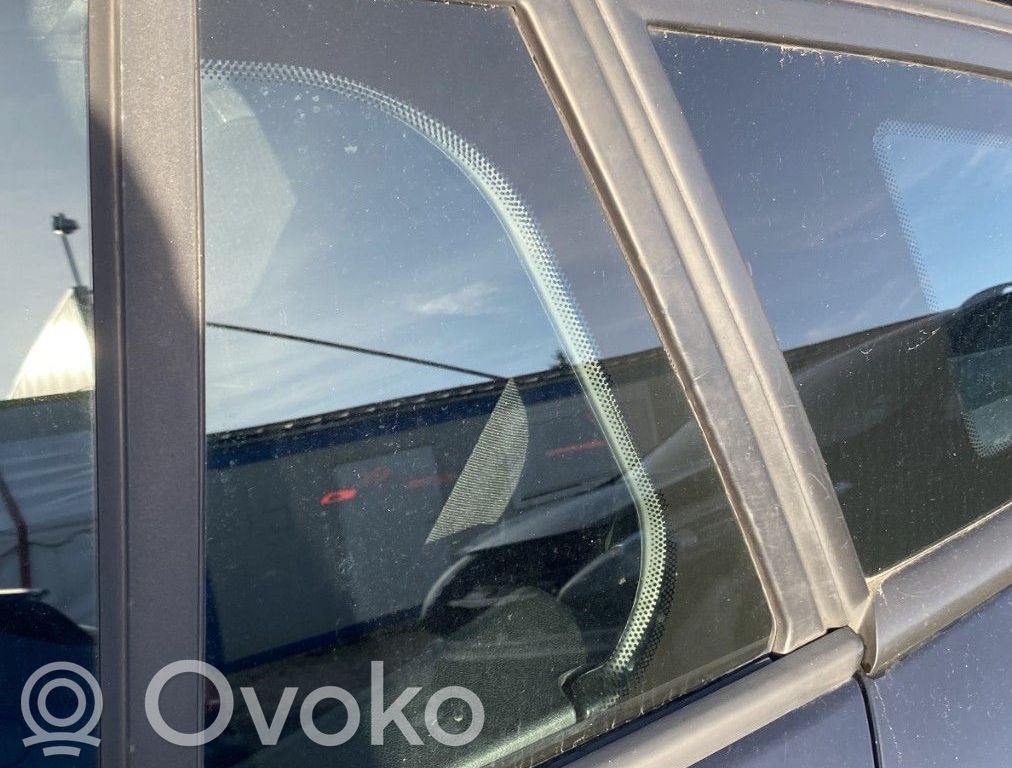 Renault Megane III Ventanilla de ventilación de la puerta trasera 
