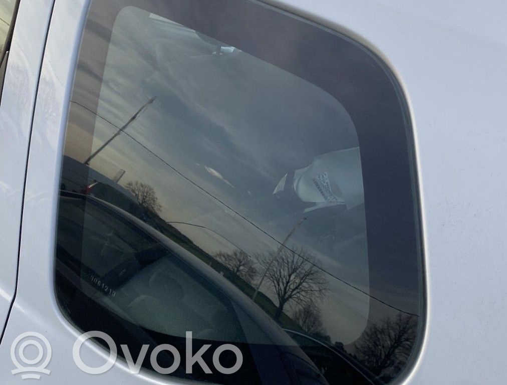 Dacia Duster Szyba karoseryjna tylna 