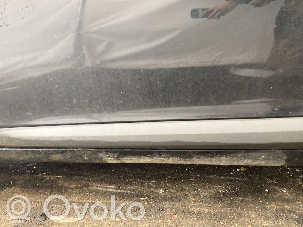 Renault Megane III Rivestimento della portiera anteriore (modanatura)