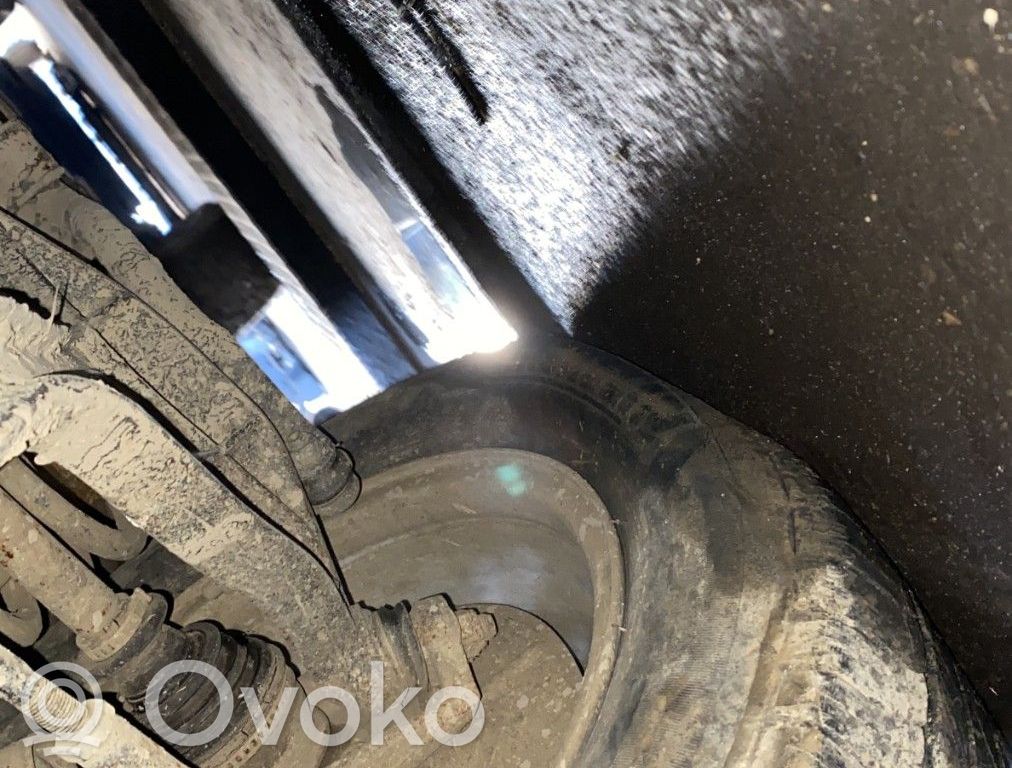 Suzuki Grand Vitara I Zwrotnica koła przedniego 