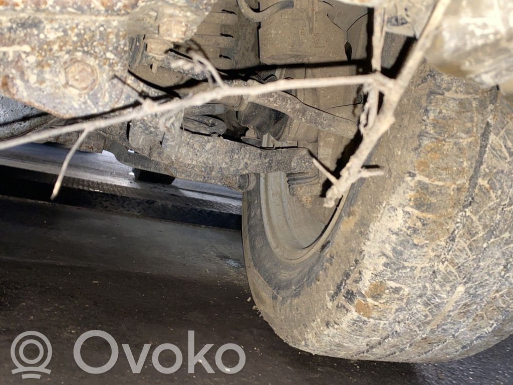Suzuki Grand Vitara I Zwrotnica koła przedniego 