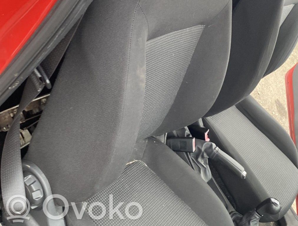 Opel Corsa D Etumatkustajan istuin 