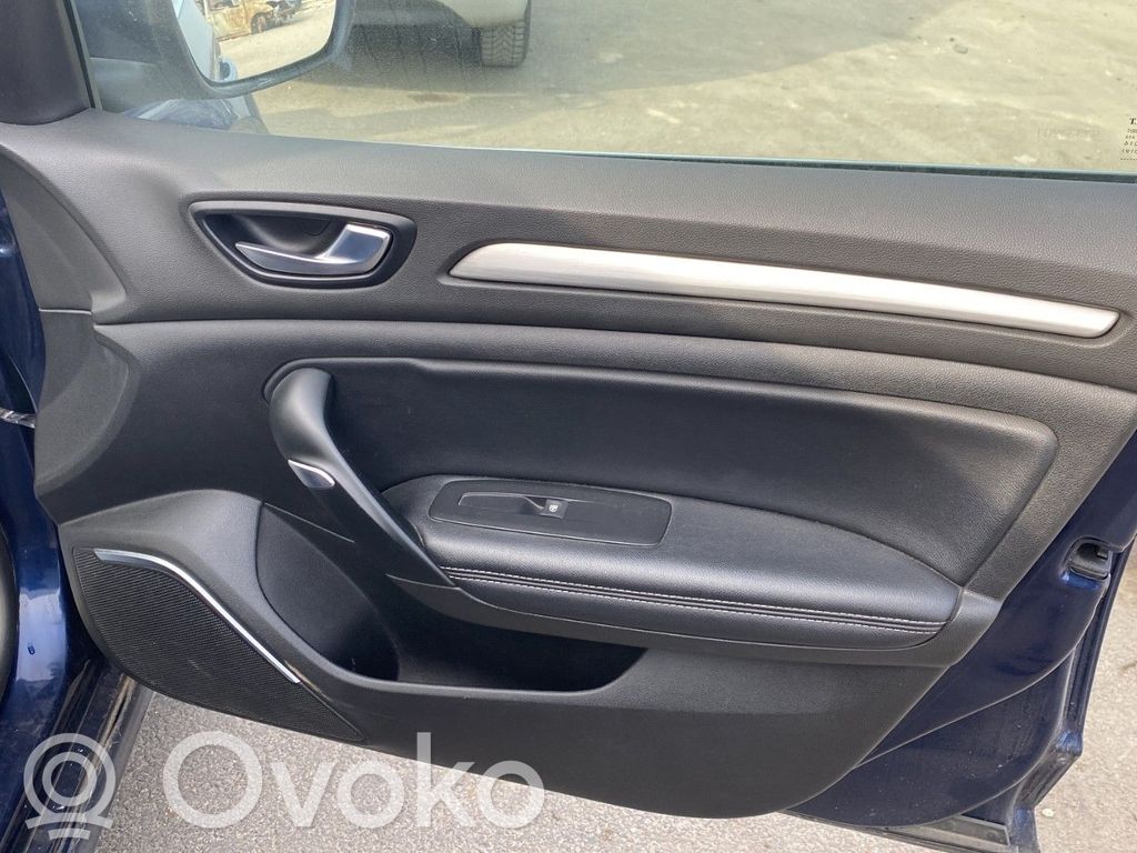 Renault Megane IV Revestimiento de puerta delantera 