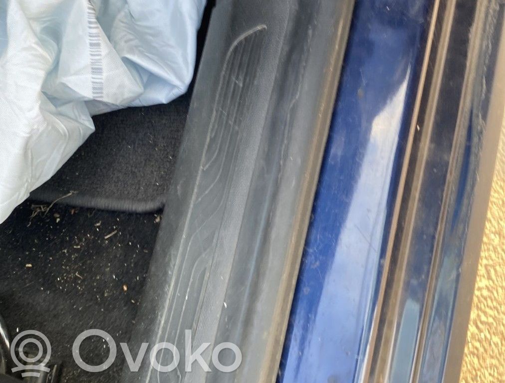 Renault Megane IV Gumowa uszczelka drzwi przednich 