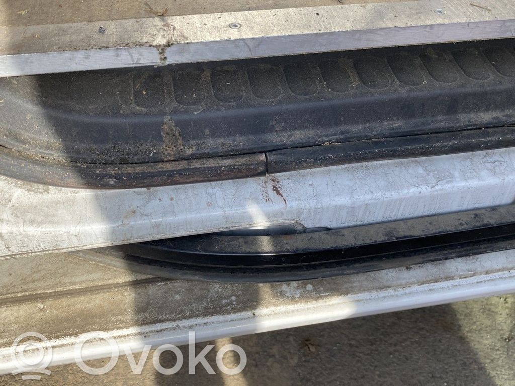 Renault Kangoo II Gumowa uszczelka drzwi tylnych / na karoserii 