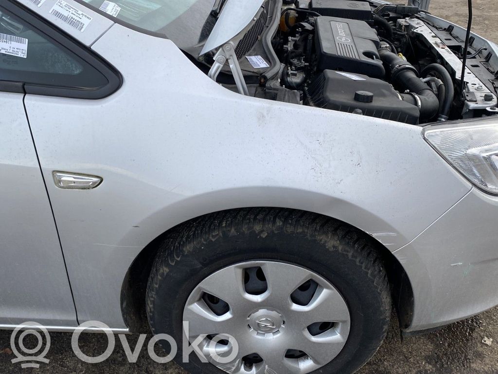 Opel Astra J Aripă 