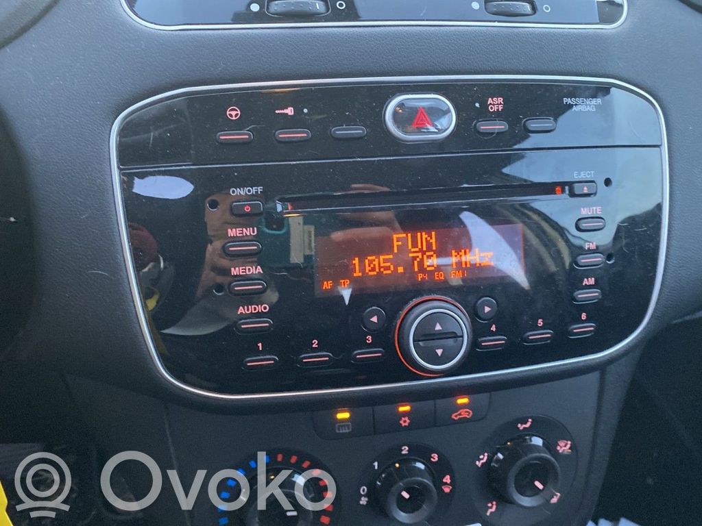 Fiat Punto (199) Panel / Radioodtwarzacz CD/DVD/GPS 