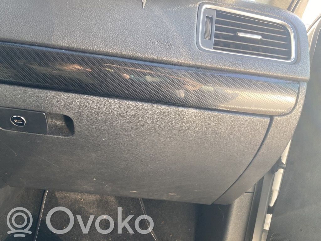 Volkswagen Jetta VI Schowek deski rozdzielczej / Komplet 