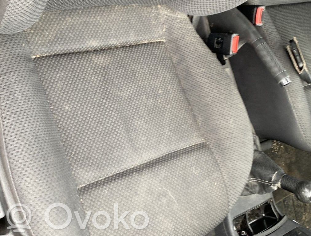 Fotel przedni pasażera   6N0881405AGMNC