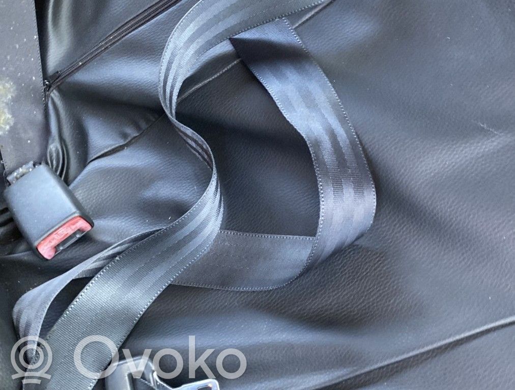 Toyota Yaris Cinturón trasero 
