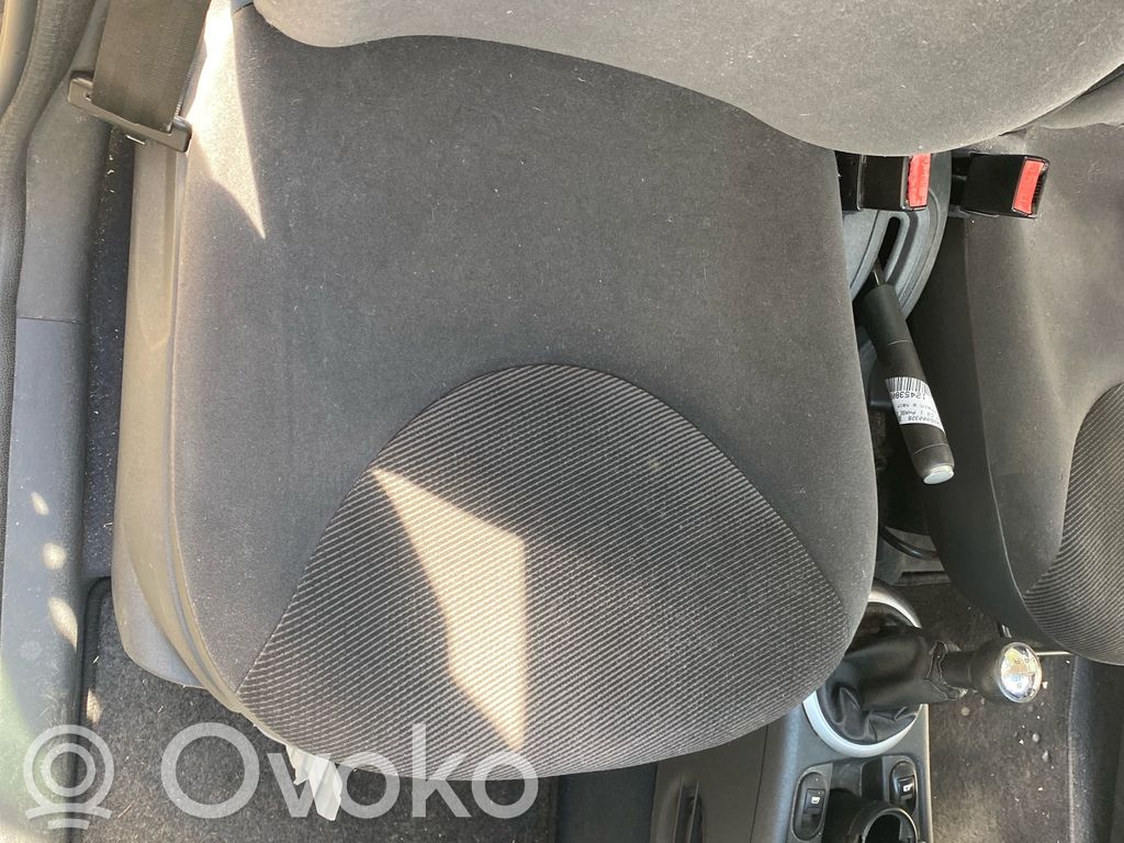 Citroen C3 Etumatkustajan istuin 