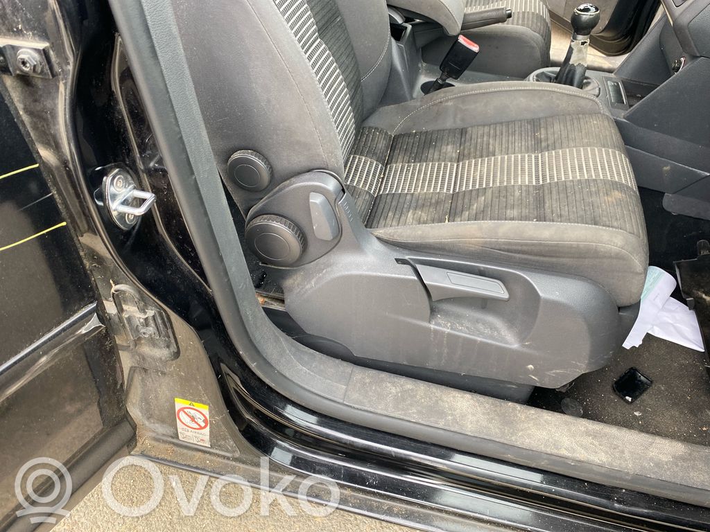 Volkswagen Touran I Etumatkustajan istuin 