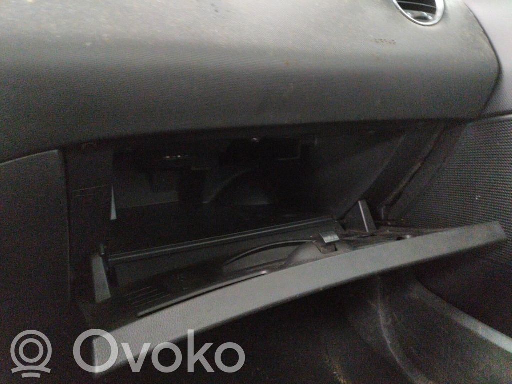 Peugeot 308 Juego guantera 