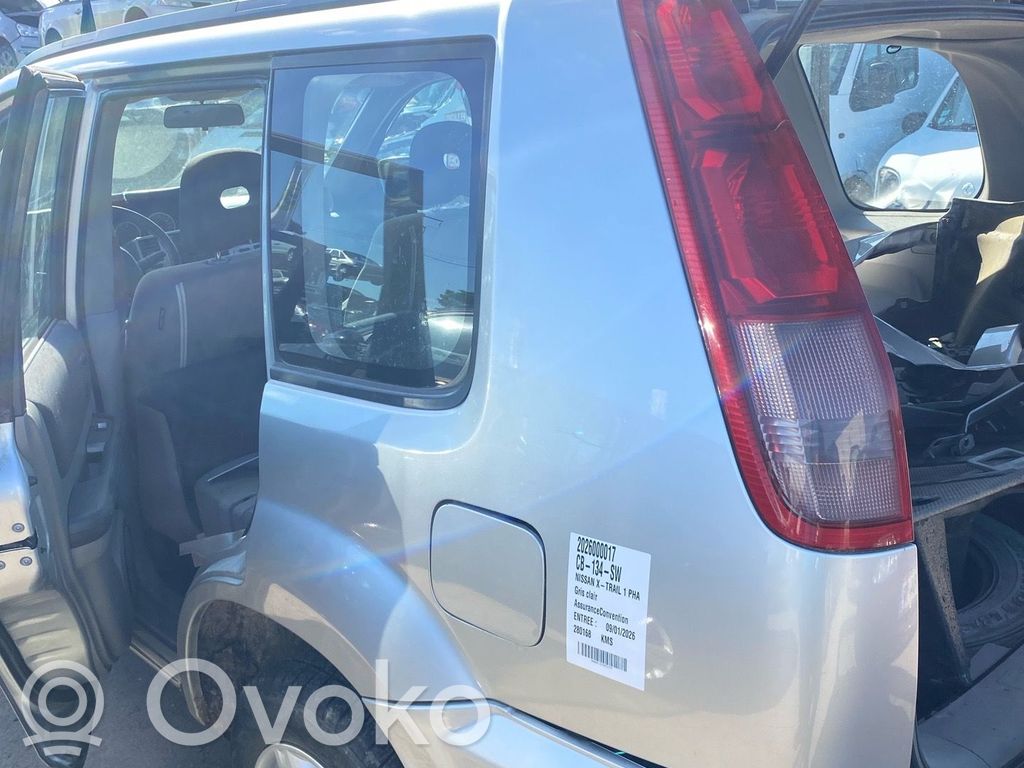 Nissan X-Trail T30 Panel lateral trasero 
