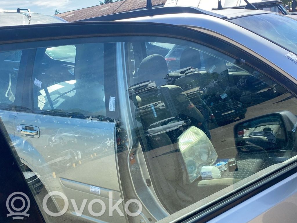 Nissan X-Trail T30 Vetro del finestrino della portiera anteriore - quattro porte